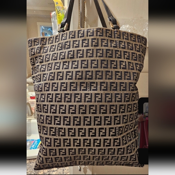 ***SOLD!!*** Fendi Zucca Totebag! COA included - Picture 3 of 13